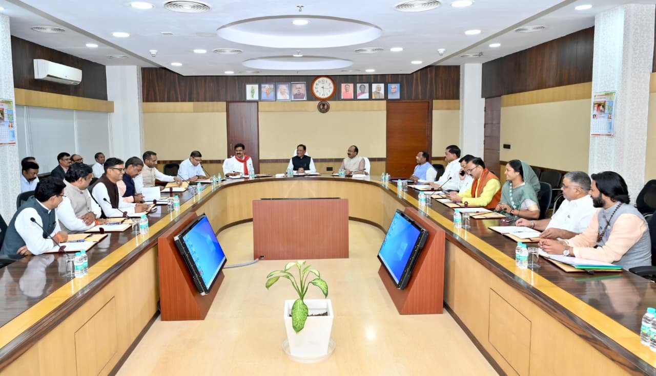 कैबिनेट की बैठक में अमिताभ जैन को विदाई, विकास शील को बधाई…