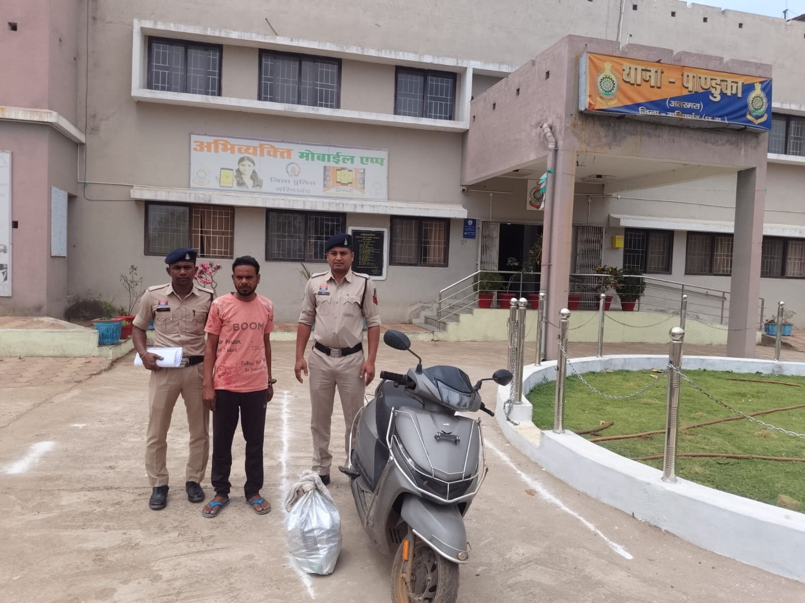 गरियाबंद पुलिस की बड़ी कार्रवाई: ‘नया सवेरा’ अभियान के तहत अवैध शराब परिवहन करते आरोपी गिरफ्तार