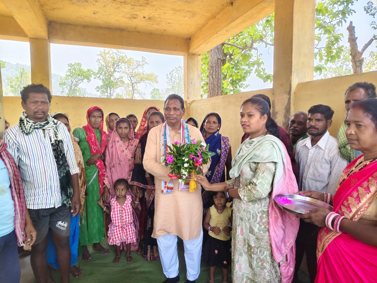 बिंद्रानवागढ़ विधायक जनक ध्रुव का वनांचल दौरा: बरसात में ‘टापू’ बनने वाले गांवों की सुनी व्यथा, अधूरे निर्माण पर जताई नाराजगी