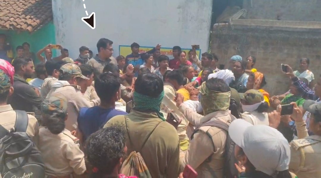 जैतपुरी में अतिक्रमण हटाने पहुंची वन विभाग की टीम पर हमला डिप्टी डायरेक्टर वरुण जैन से धक्का-मुक्की, 166 अतिक्रमणकारियों पर चल रही थी कार्रवाई