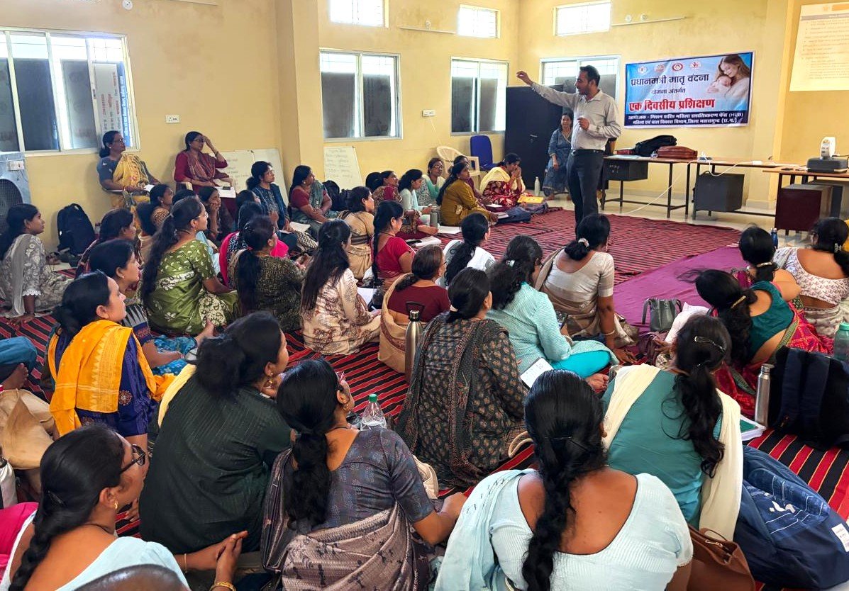 महासमुंद में मातृ वंदना योजना पर प्रशिक्षण, लंबित प्रकरणों के त्वरित निराकरण पर फोकस