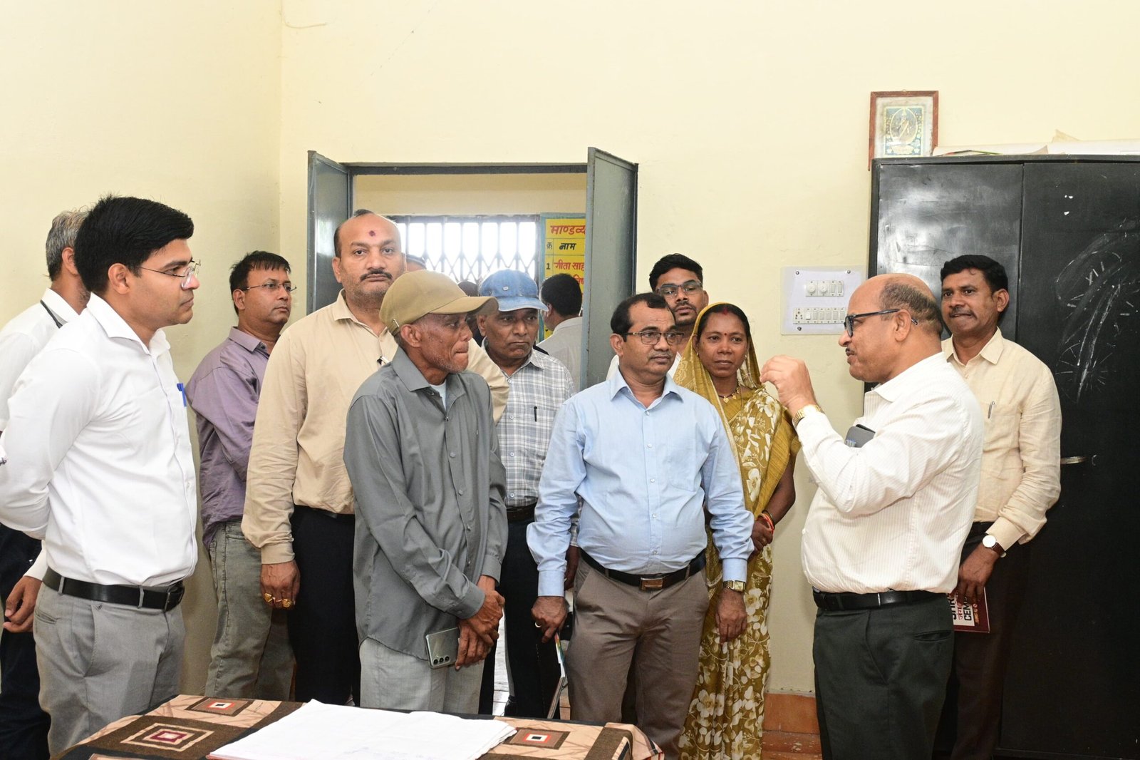 पहली घंटी’ के साथ कलेक्टर की दस्तक: गोदग्राम बिजली स्कूल में बच्चों से संवाद, शिक्षा की गुणवत्ता पर दिया फोकस