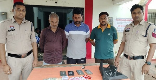 बसना: फार्म हाउस में चल रहा था जुए का फड़, पुलिस ने मारा छापा; 3 गिरफ्तार, 2 फरार