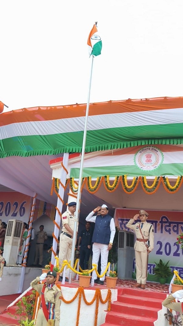 महासमुंद में हर्षोल्लास के साथ मनाया गया 80वां स्वतंत्रता दिवस, मंत्री दयालदास बघेल ने किया ध्वजारोहण